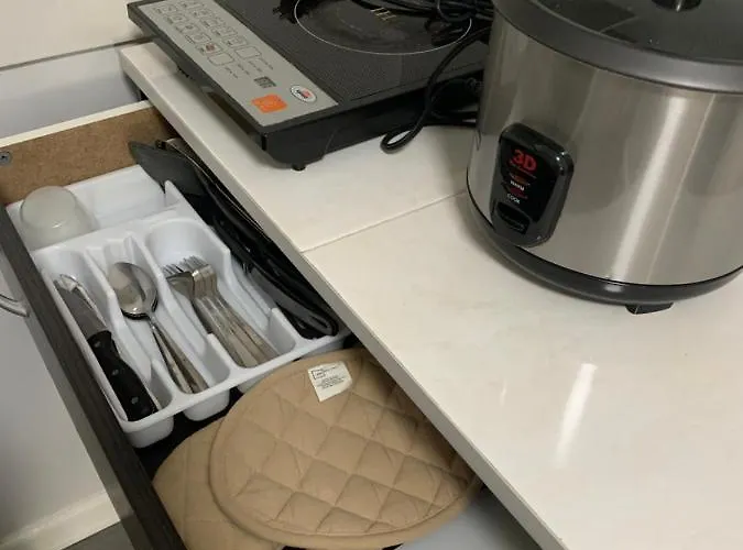 Cozy 1 Bedroom Near Alabang Town Center And Molito With Wifi And Netflix *