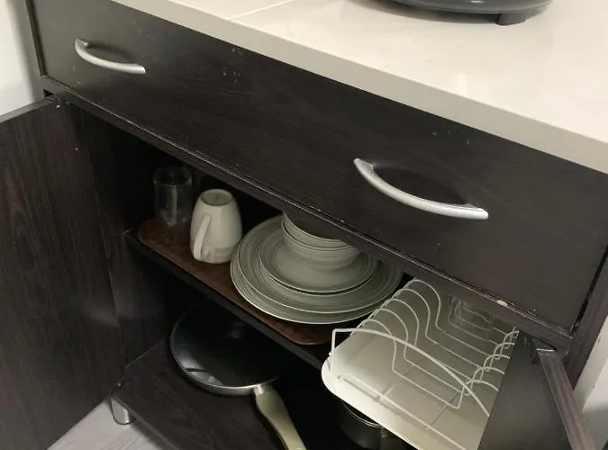 Apartment Cozy 1 Bedroom Near Alabang Town Center And Molito With Wifi And Netflix *